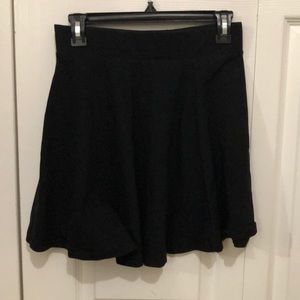 H&M BLACK SKIRT
